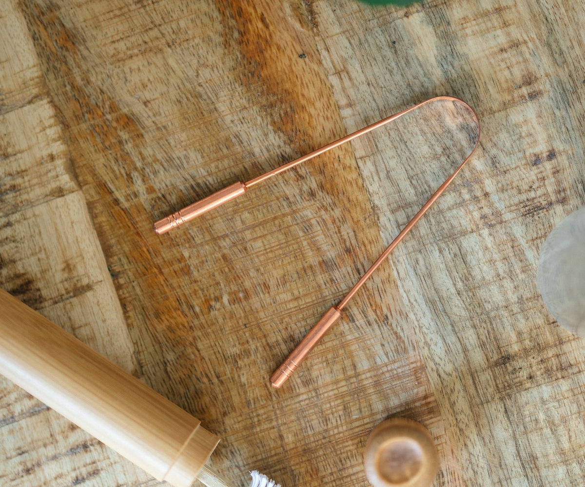 Limpador de língua de cobre ou de aço inoxidável: qual é a diferença?