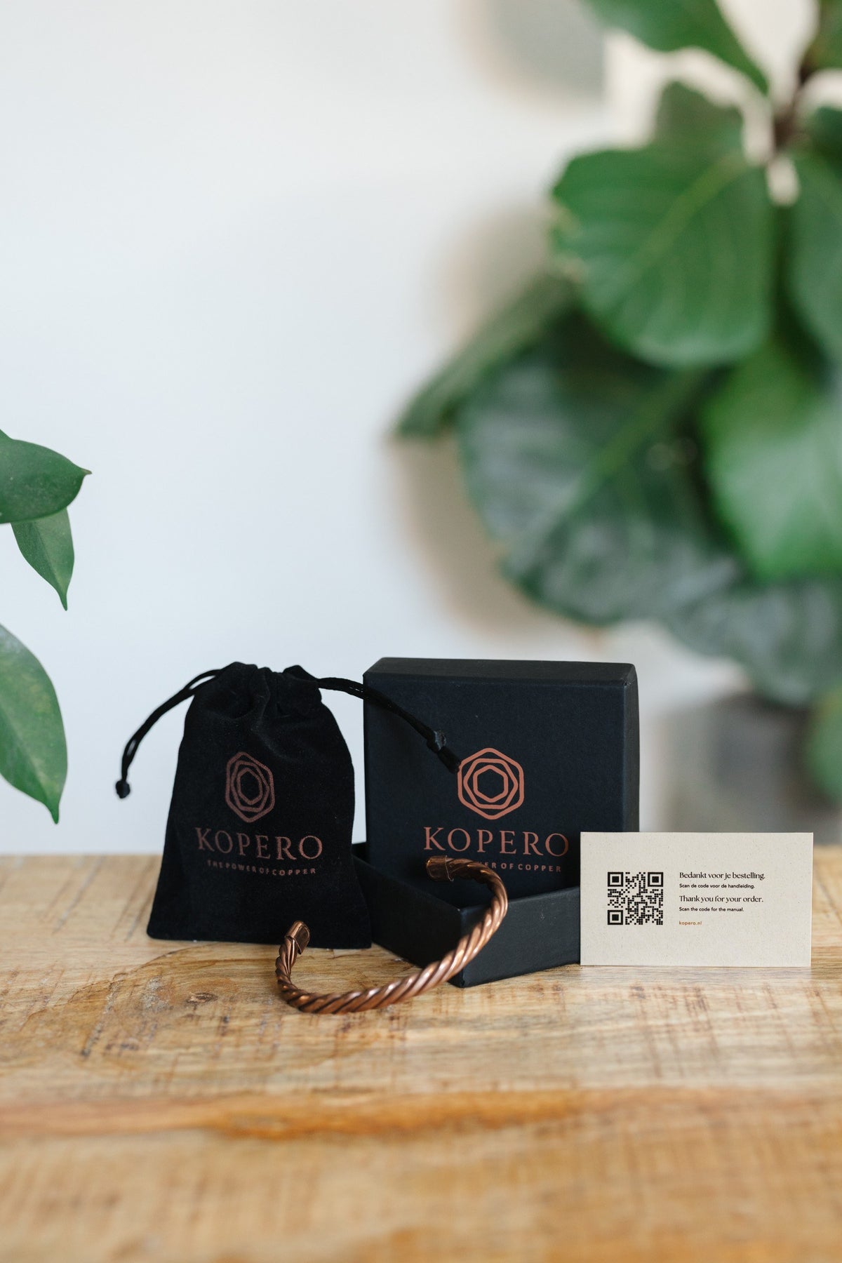 Kopero Pulseira de cobre Trançado, com a caixa preta, o saco de veludo e o cartão de agradecimento