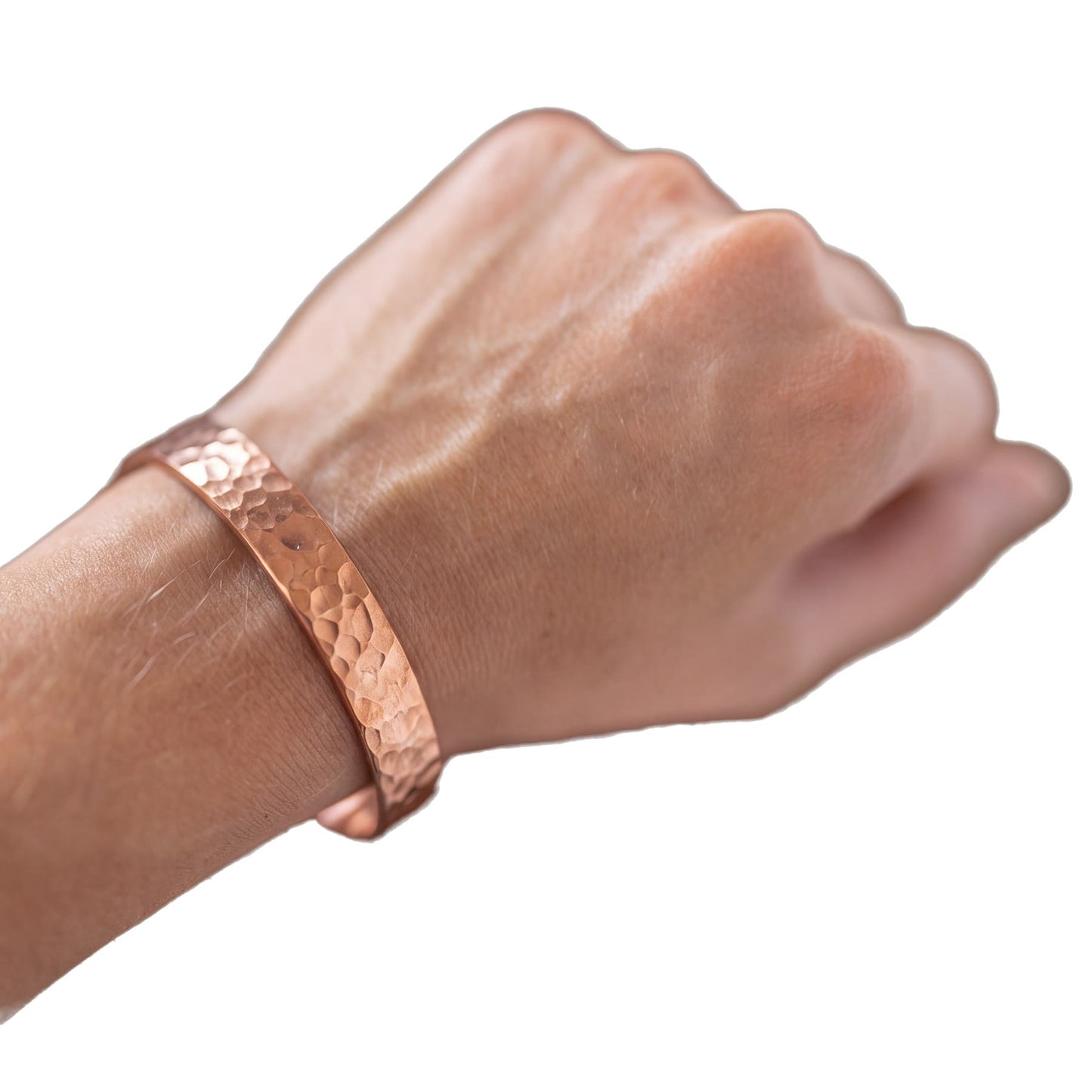 Kopero Pulseira de Cobre Martelada no pulso, cuff com textura martelada de cobre puro
