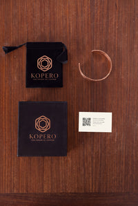 Kopero Pulseira de Cobre Martelada com saco de veludo, caixa de oferta e cartão de agradecimento