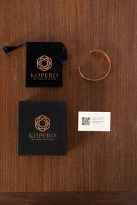 Kopero Pulseira de Cobre Lisa com saco de veludo, caixa de presente e cartão de agradecimento
