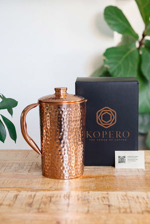 Kopero Jarro de cobre Martelado, com a caixa Kopero preta e o cartão de agradecimento