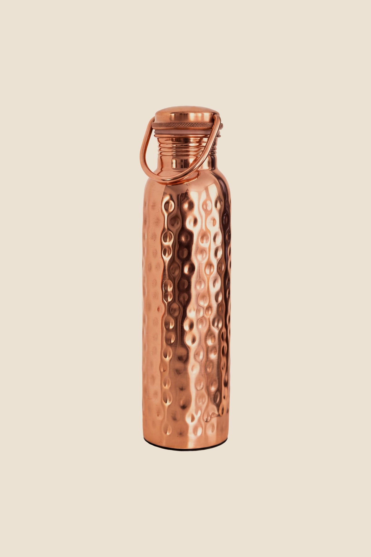 Kopero Garrafa de água de cobre Martelado, foto do produto sobre fundo branco