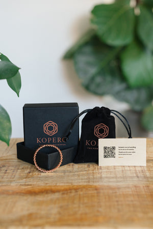 Kopero Anel tensor de cobre, com a caixa Kopero preta, o saco de veludo e o cartão de agradecimento