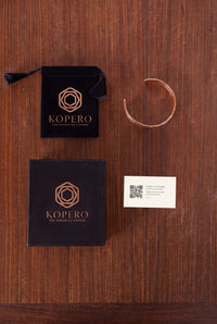 Kopero Premium Pulseira de Cobre Martelada, com saco de veludo, caixa e cartão de agradecimento